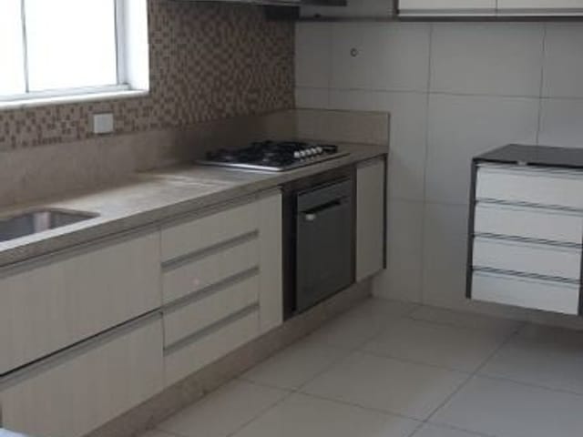 Sobrado com 800m² 4 quartos e 3 banheiros, à venda, no bairro São Paulo II em Cotia