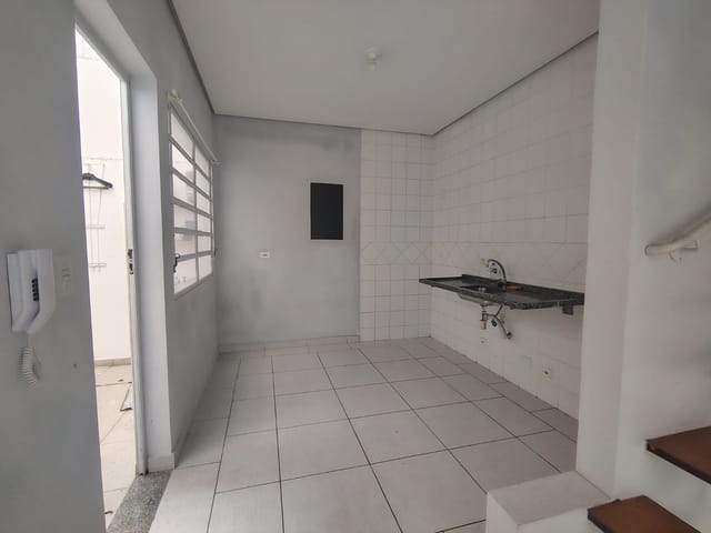Sobrado com 121m² 2 quartos e 1 banheiro, para alugar, no bairro Vila Monumento em São Paulo
