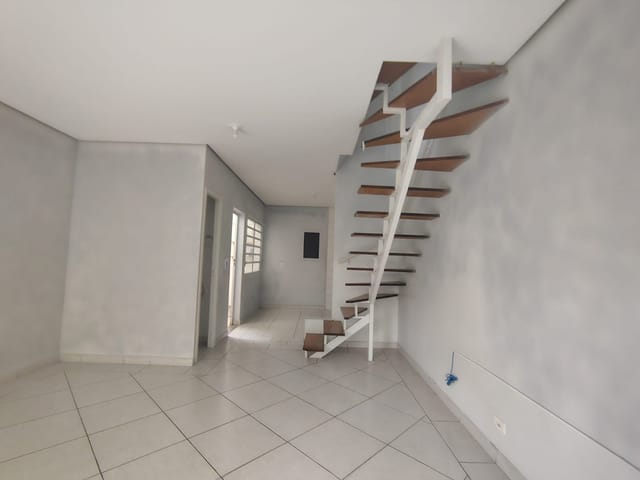 Sobrado com 121m² 2 quartos e 1 banheiro, para alugar, no bairro Vila Monumento em São Paulo