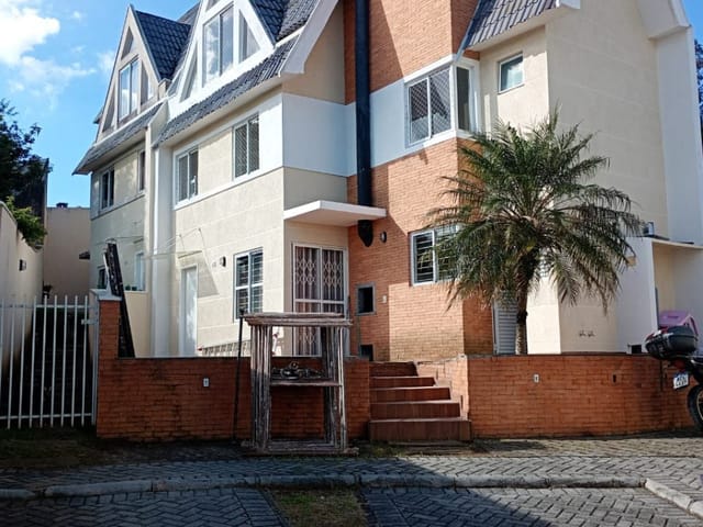Sobrado com 138m² 3 quartos e 3 banheiros, para alugar, no bairro Tingui em Curitiba