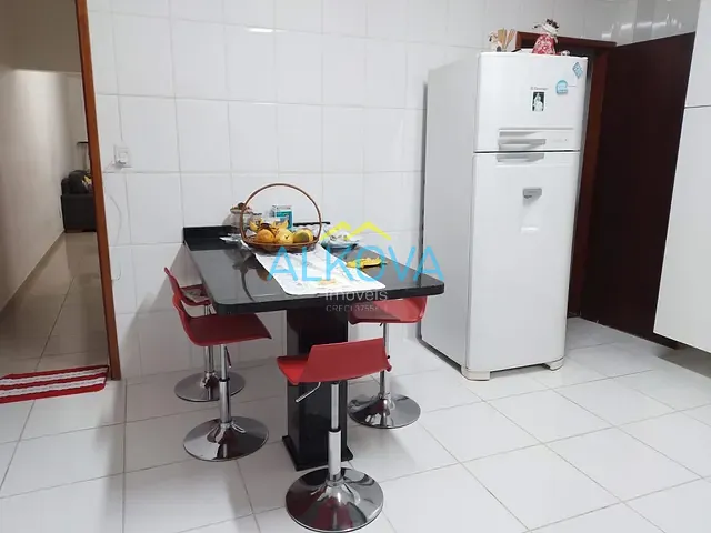 Sobrado com 125m² 3 quartos e 2 banheiros, à venda, no bairro Loteamento Residencial Vista Linda em São José dos Campos