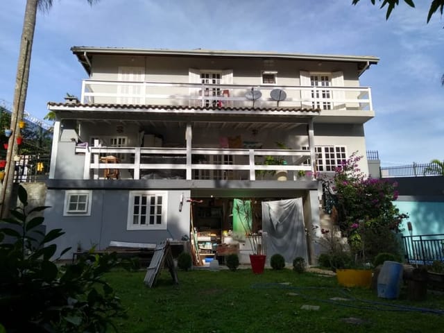 Sobrado com 500m² 3 quartos e 3 banheiros, à venda, no bairro Chácara Moinho Velho em Carapicuíba