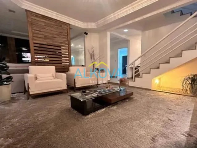 Sobrado com 360m² 5 quartos e 4 banheiros, à venda, no bairro Jardim das Colinas em São José dos Campos
