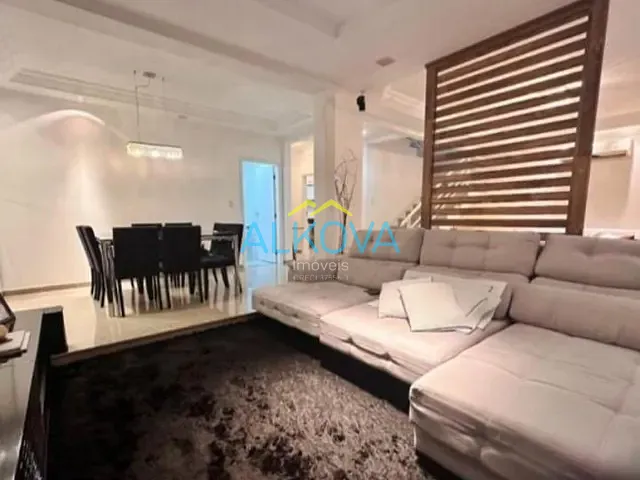 Sobrado com 360m² 5 quartos e 4 banheiros, à venda, no bairro Jardim das Colinas em São José dos Campos