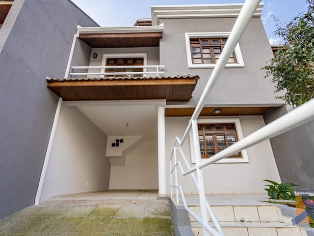 Sobrado com 114m² 3 quartos e 3 banheiros, à venda, no bairro Vista Alegre em Curitiba