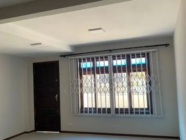 Sobrado com 247m² 4 quartos e 4 banheiros, à venda ou para alugar, no bairro Centro em Pinhais
