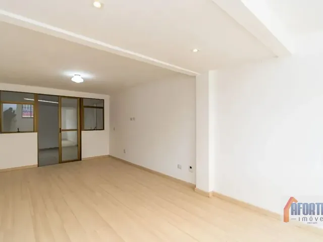 Casa com 110m² 3 quartos e 2 banheiros, à venda, no bairro Capão da Imbuia em Curitiba