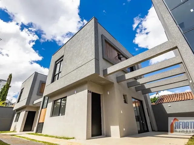 Sobrado com 696m² 3 quartos e 2 banheiros, à venda, no bairro Lindóia em Curitiba