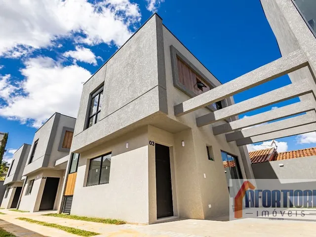 Sobrado com 696m² 3 quartos e 2 banheiros, à venda, no bairro Lindóia em Curitiba