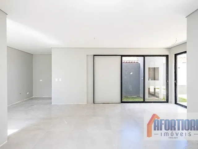 Sobrado com 696m² 3 quartos e 2 banheiros, à venda, no bairro Lindóia em Curitiba