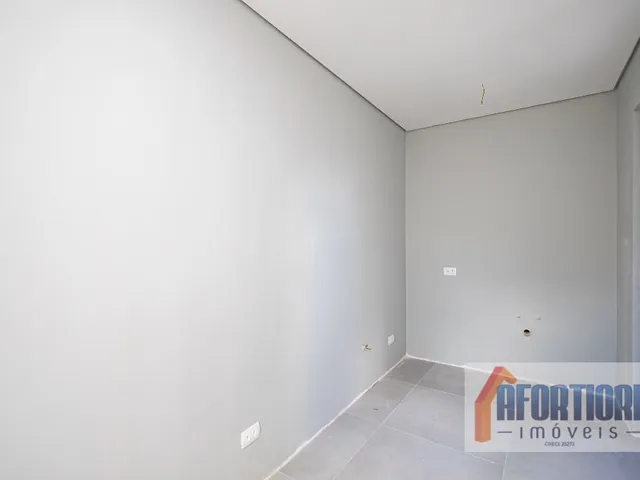Casa com 696m² 3 quartos e 2 banheiros, à venda, no bairro Lindóia em Curitiba