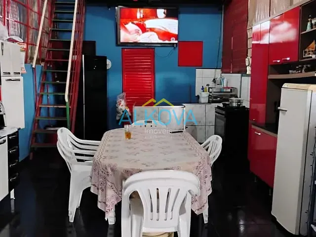 Sobrado com 125m² 3 quartos e 2 banheiros, à venda, no bairro Jardim Limoeiro em São José dos Campos