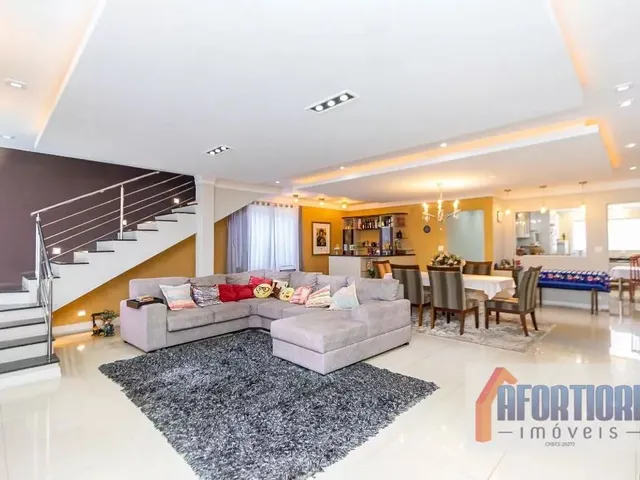 Sobrado com 585m² 3 quartos e 4 banheiros, à venda, no bairro Planta Araçatuba em Piraquara