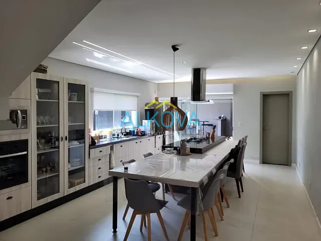 Sobrado com 175m² 3 quartos e 3 banheiros, à venda, no bairro Jardim Petrópolis em São José dos Campos