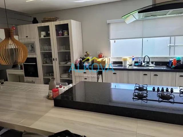 Sobrado com 175m² 3 quartos e 3 banheiros, à venda, no bairro Jardim Petrópolis em São José dos Campos