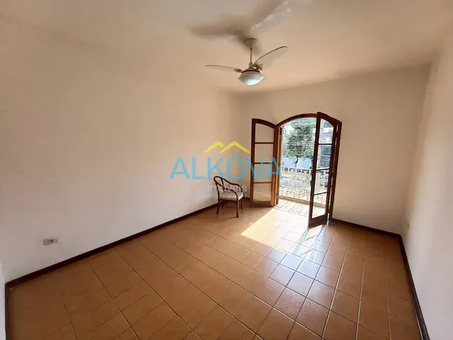 Sobrado com 263m², para alugar, no bairro Jardim Alvorada em São José dos Campos