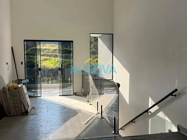 Sobrado com 175m² 3 quartos e 3 banheiros, à venda, no bairro Portal dos Passaros em São José dos Campos