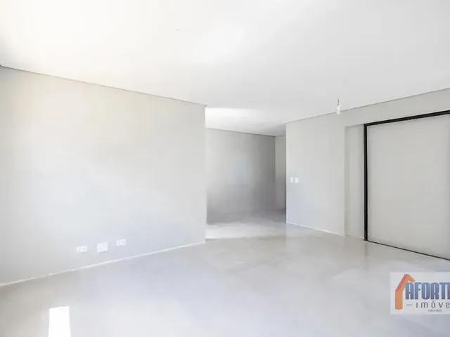 Casa com 696m² 3 quartos e 2 banheiros, à venda, no bairro Lindóia em Curitiba
