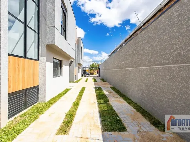 Sobrado com 696m² 3 quartos e 2 banheiros, à venda, no bairro Lindóia em Curitiba