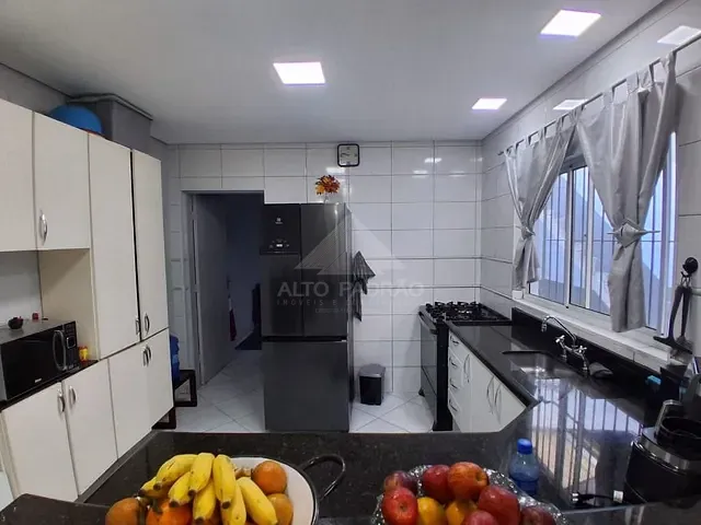 Sobrado com 171m² 3 quartos e 1 banheiro, à venda, no bairro Parque das Américas em Mauá