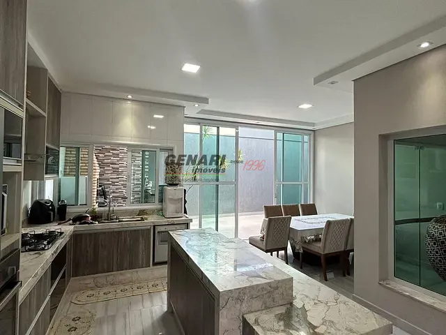 Sobrado com 300m² 4 quartos e 6 banheiros, à venda, no bairro Jardim Residencial Dona Lucilla em Indaiatuba