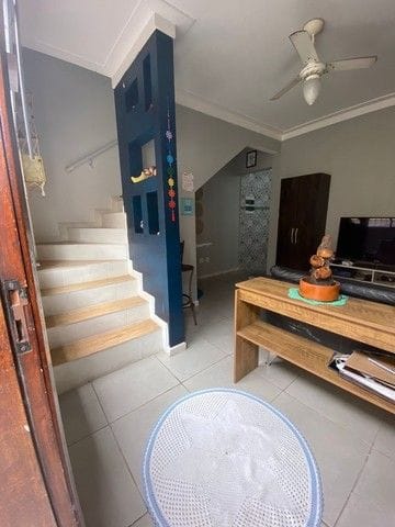 Sobrado com 77m² 2 quartos e 2 banheiros, à venda, no bairro Vila São Jorge em São Vicente