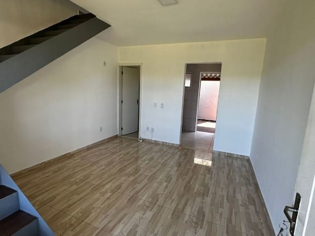 Sobrado com 60m² 2 quartos e 2 banheiros, para alugar, no bairro Chácara Tropical (Caucaia do Alto) em Cotia