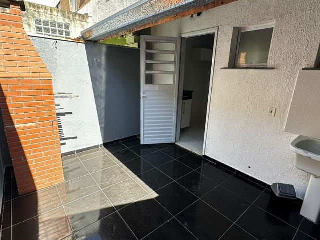 Sobrado com 60m² 2 quartos e 2 banheiros, para alugar, no bairro Chácara Tropical (Caucaia do Alto) em Cotia