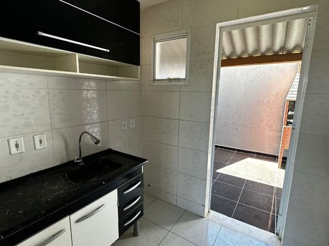 Sobrado com 60m² 2 quartos e 2 banheiros, para alugar, no bairro Chácara Tropical (Caucaia do Alto) em Cotia