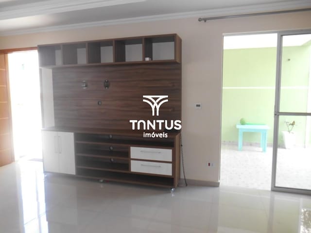 Sobrado com 209m² 3 quartos e 2 banheiros, para alugar, no bairro Umbará em Curitiba
