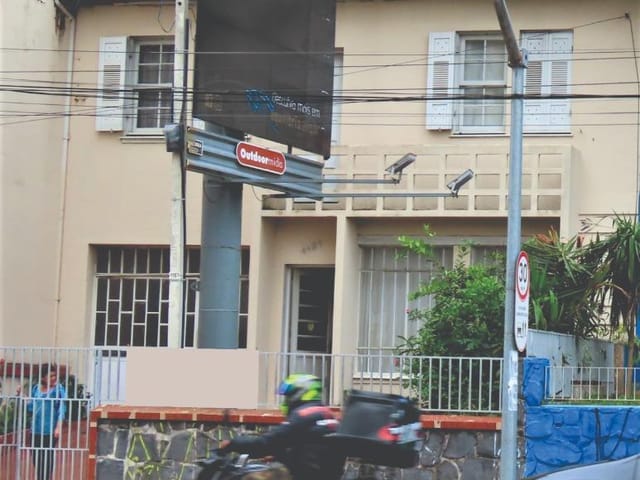 Sobrado com 209m² 3 quartos e 2 banheiros, para alugar, no bairro Umbará em Curitiba