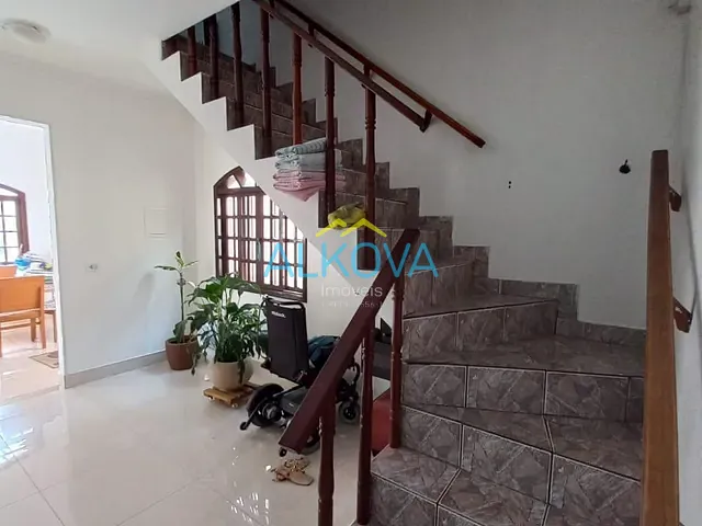 Sobrado com 250m² 4 quartos e 4 banheiros, à venda, no bairro Jardim Satélite em São José dos Campos