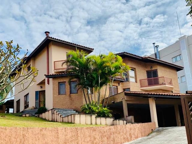 Sobrado com 1450m² 4 quartos e 5 banheiros, à venda, no bairro Jardim Passárgada I em Cotia