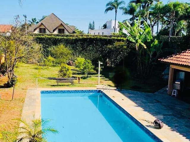Sobrado com 1450m² 4 quartos e 5 banheiros, à venda, no bairro Jardim Passárgada I em Cotia