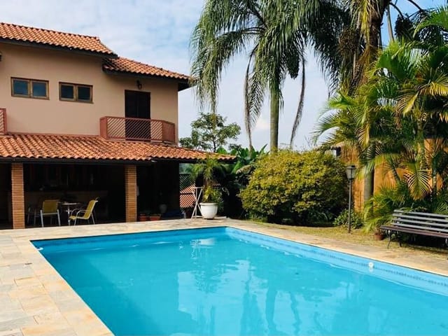 Sobrado com 1450m² 4 quartos e 5 banheiros, à venda, no bairro Jardim Passárgada I em Cotia