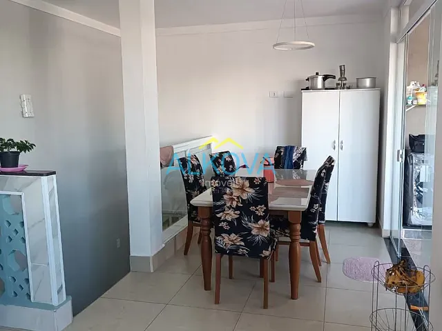 Sobrado com 260m² 3 quartos e 2 banheiros, à venda, no bairro Jardim Satélite em São José dos Campos
