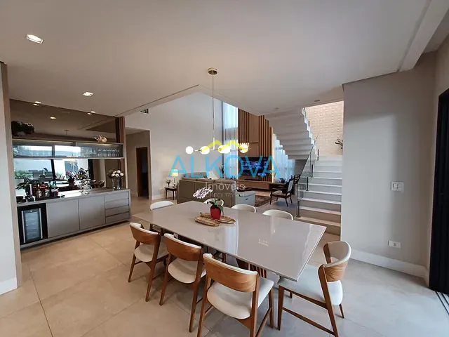 Sobrado com 525m² 5 quartos e 6 banheiros, à venda, no bairro Condomínio Residencial Alphaville II em São José dos Campos