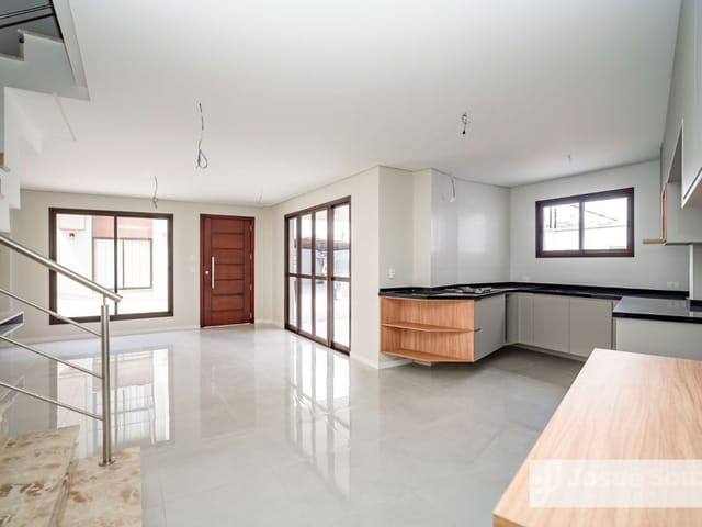 Sobrado com 127m² 3 quartos e 4 banheiros, à venda, no bairro São Lourenço em Curitiba