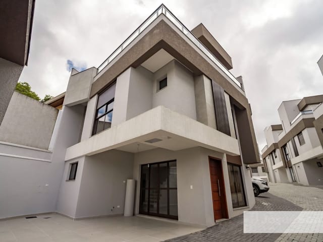 Sobrado com 127m² 3 quartos e 4 banheiros, à venda, no bairro São Lourenço em Curitiba
