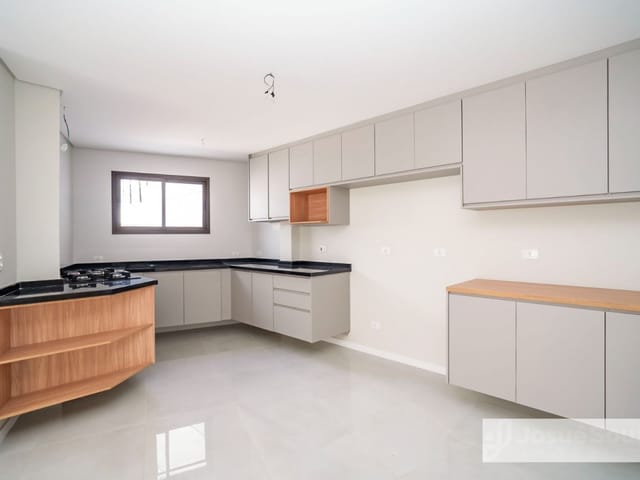 Sobrado com 127m² 3 quartos e 4 banheiros, à venda, no bairro São Lourenço em Curitiba
