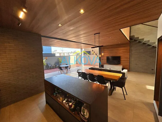 Sobrado com 250m² 3 quartos e 4 banheiros, à venda, no bairro Loteamento Floresta em São José dos Campos