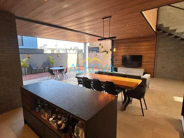 Sobrado com 250m² 3 quartos e 4 banheiros, à venda, no bairro Loteamento Floresta em São José dos Campos