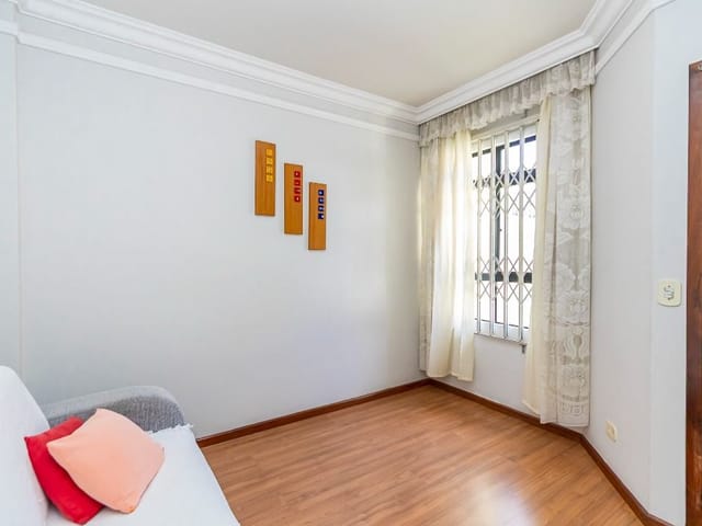 Sobrado com 130m² 3 quartos e 4 banheiros, à venda, no bairro Mercês em Curitiba