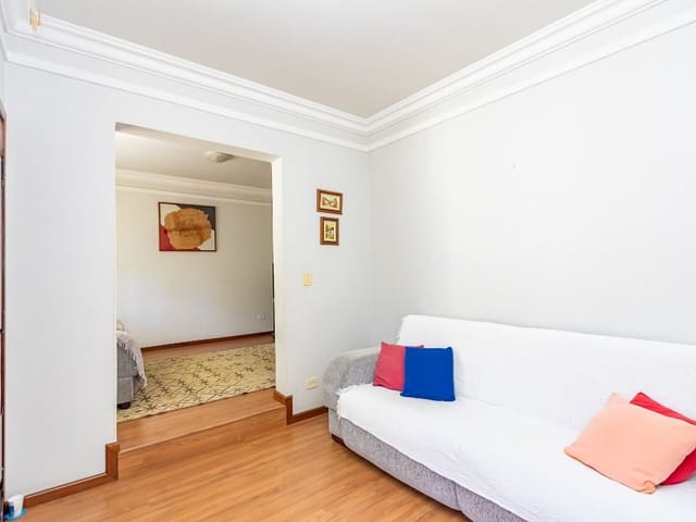 Sobrado com 130m² 3 quartos e 4 banheiros, à venda, no bairro Mercês em Curitiba