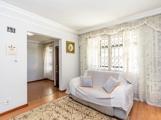 Sobrado com 130m² 3 quartos e 4 banheiros, à venda, no bairro Mercês em Curitiba