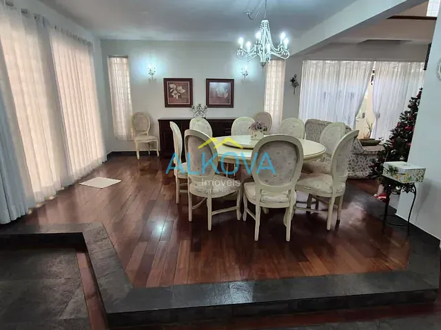 Sobrado com 450m² 4 quartos e 4 banheiros, à venda, no bairro Jardim Alvorada em São José dos Campos