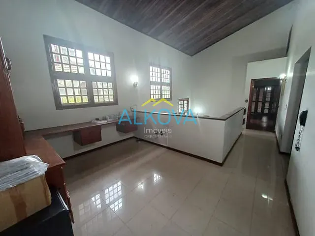 Sobrado com 360m² 4 quartos e 4 banheiros, à venda, no bairro Jardim das Colinas em São José dos Campos