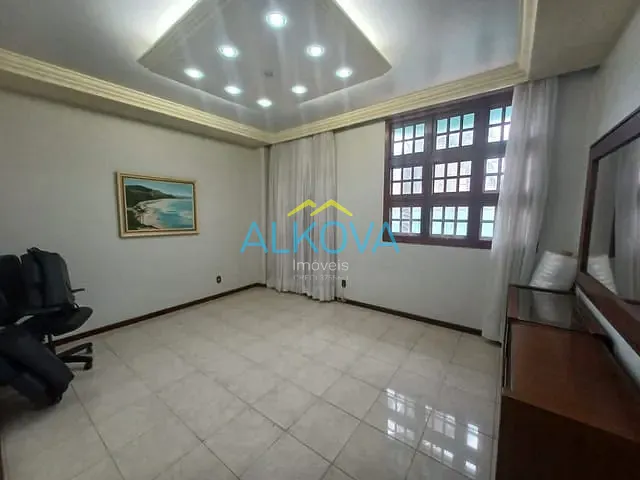 Sobrado com 360m² 4 quartos e 4 banheiros, à venda, no bairro Jardim das Colinas em São José dos Campos