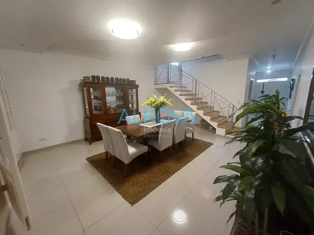 Sobrado com 360m² 4 quartos e 4 banheiros, à venda, no bairro Jardim das Colinas em São José dos Campos