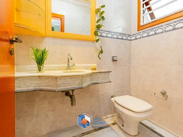 Sobrado com 300m² 4 quartos e 6 banheiros, à venda, no bairro Jardim Marajoara em São Paulo